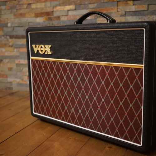 The Battle of the Small Tube Amps: Fender, Vox, and Monoprice Stage Right